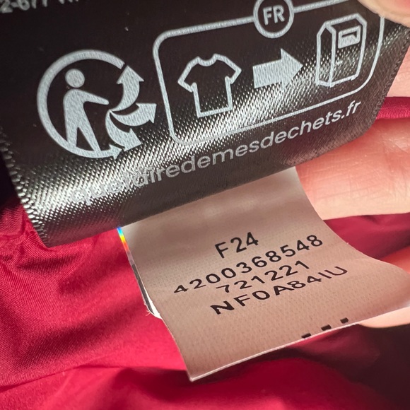 The North Face Women's Size Small Aconcagua 3 Jacket 600 Down Fill Beetroot Red - Picture 6 of 7